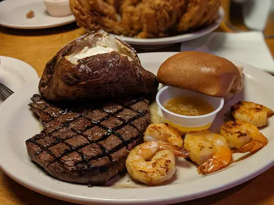 How to Get a Military Discount at Texas Roadhouse